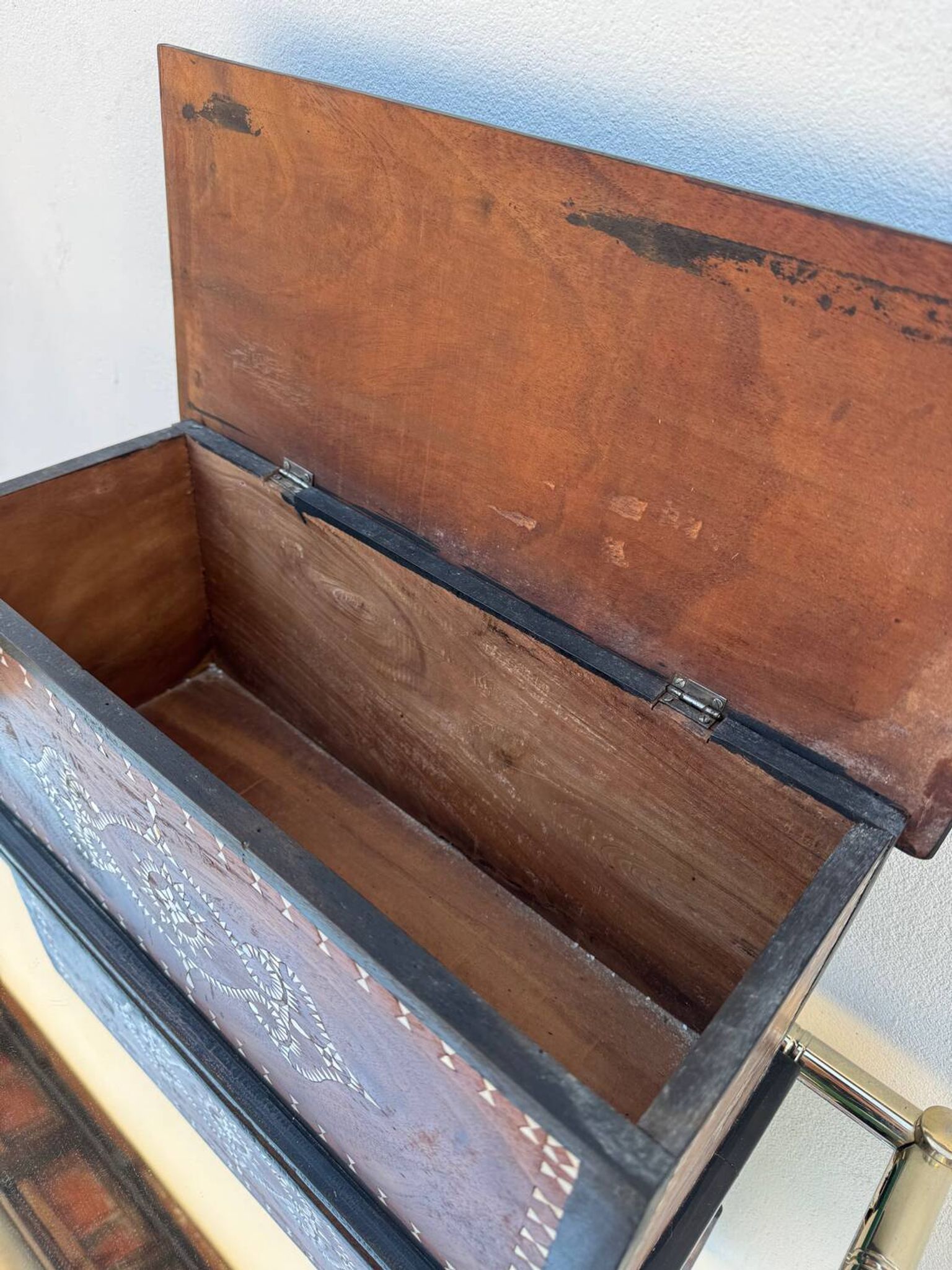 Oriental chest with marquetry and mother-of-pearl, antique.