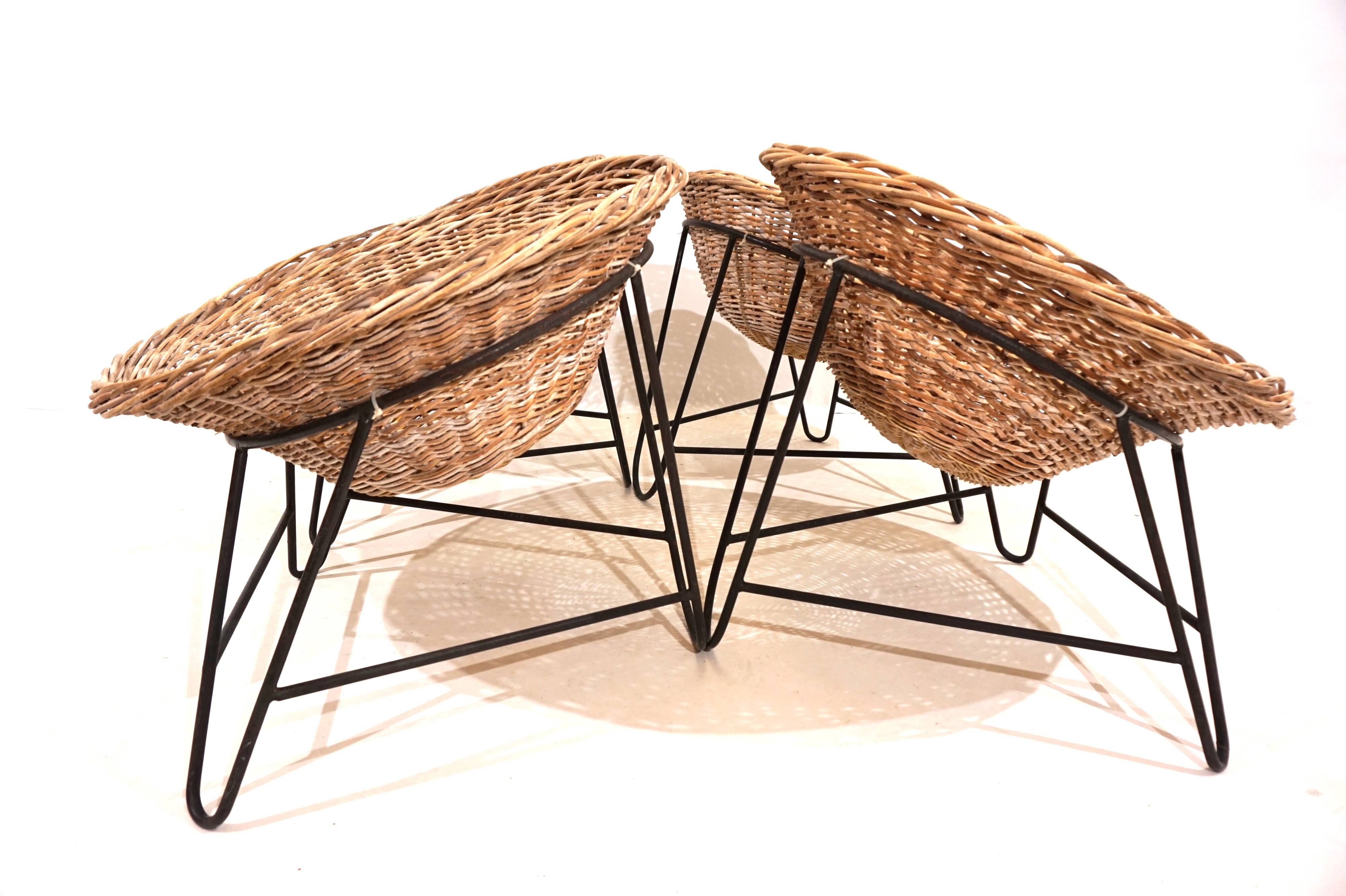 Suite de 4 chaises cosses en rotin années 60