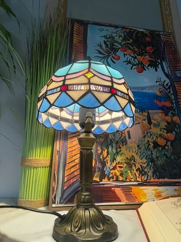 Vintage and Tiffany inspiration lamp | Coloured glass in blue & pastel pink