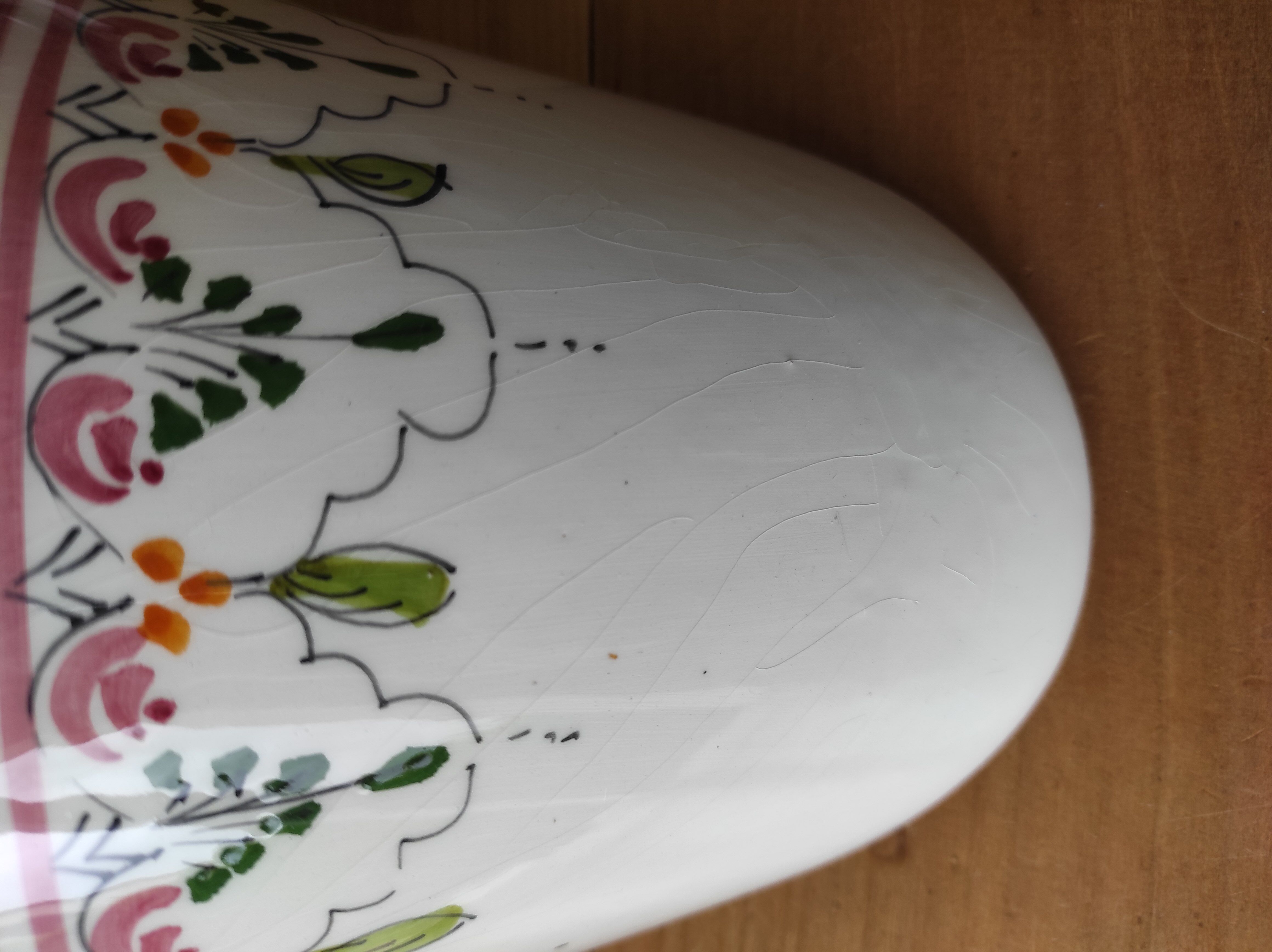 Wall-mounted ceramic bouquet holder