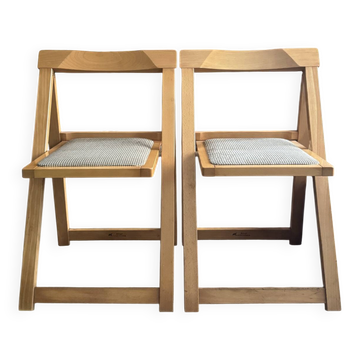 2 folding chairs