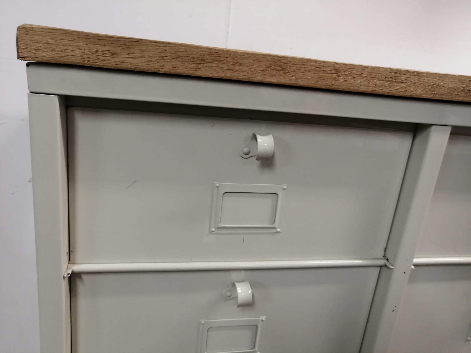 Strafor furniture with valves