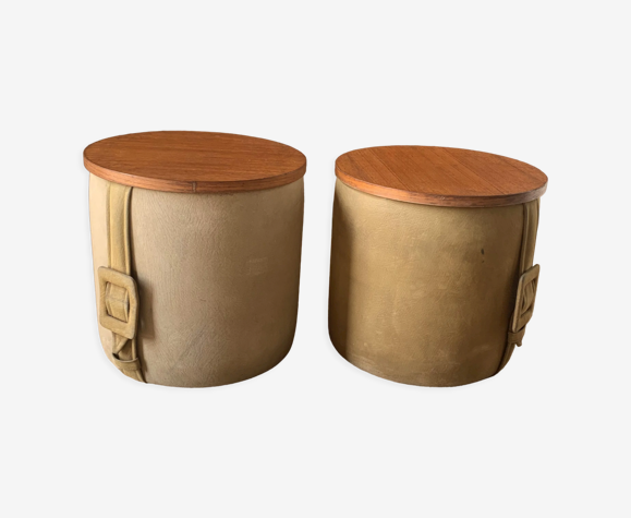 2 poufs