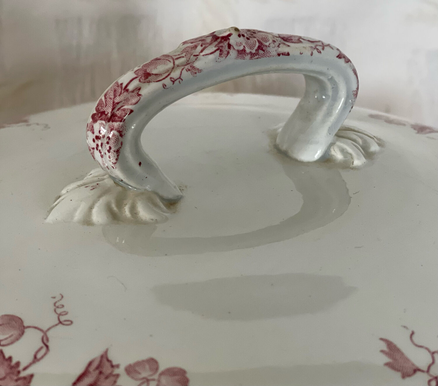 Saint-Amand tureen and Iron earth hamper
