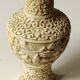 Vase balustre chinois en laque de cinabre beige