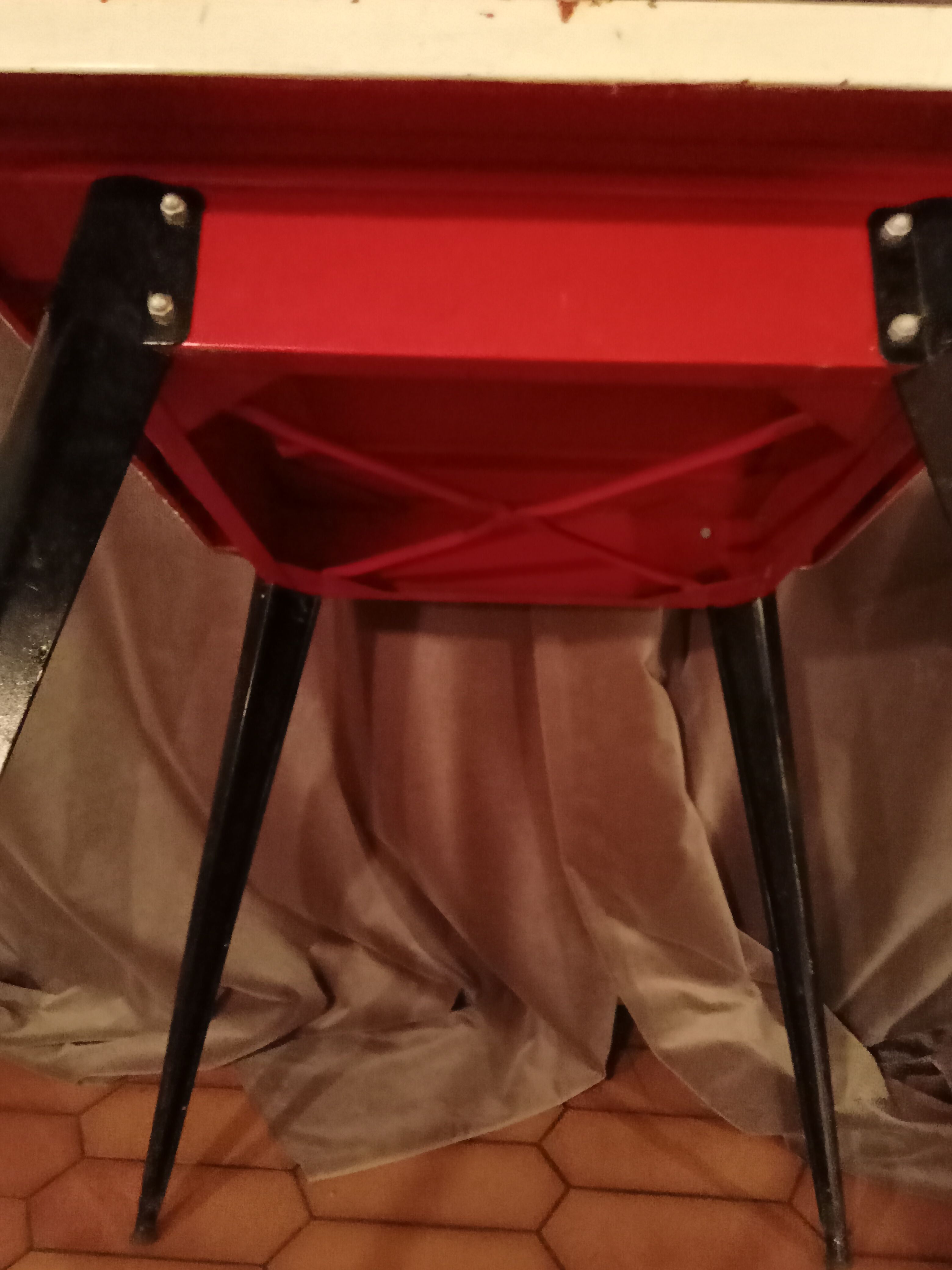 Table Tolix T55 by Xavier Pauchard