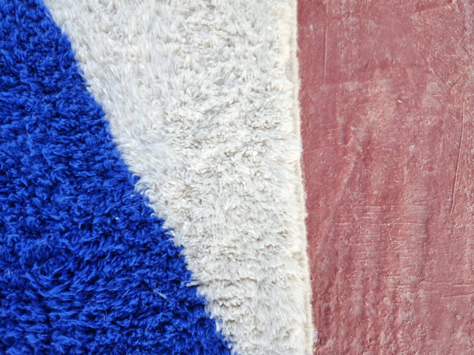 Beni Ouarain rug 300x200 cm – Thick wool, Klein blue artistic design