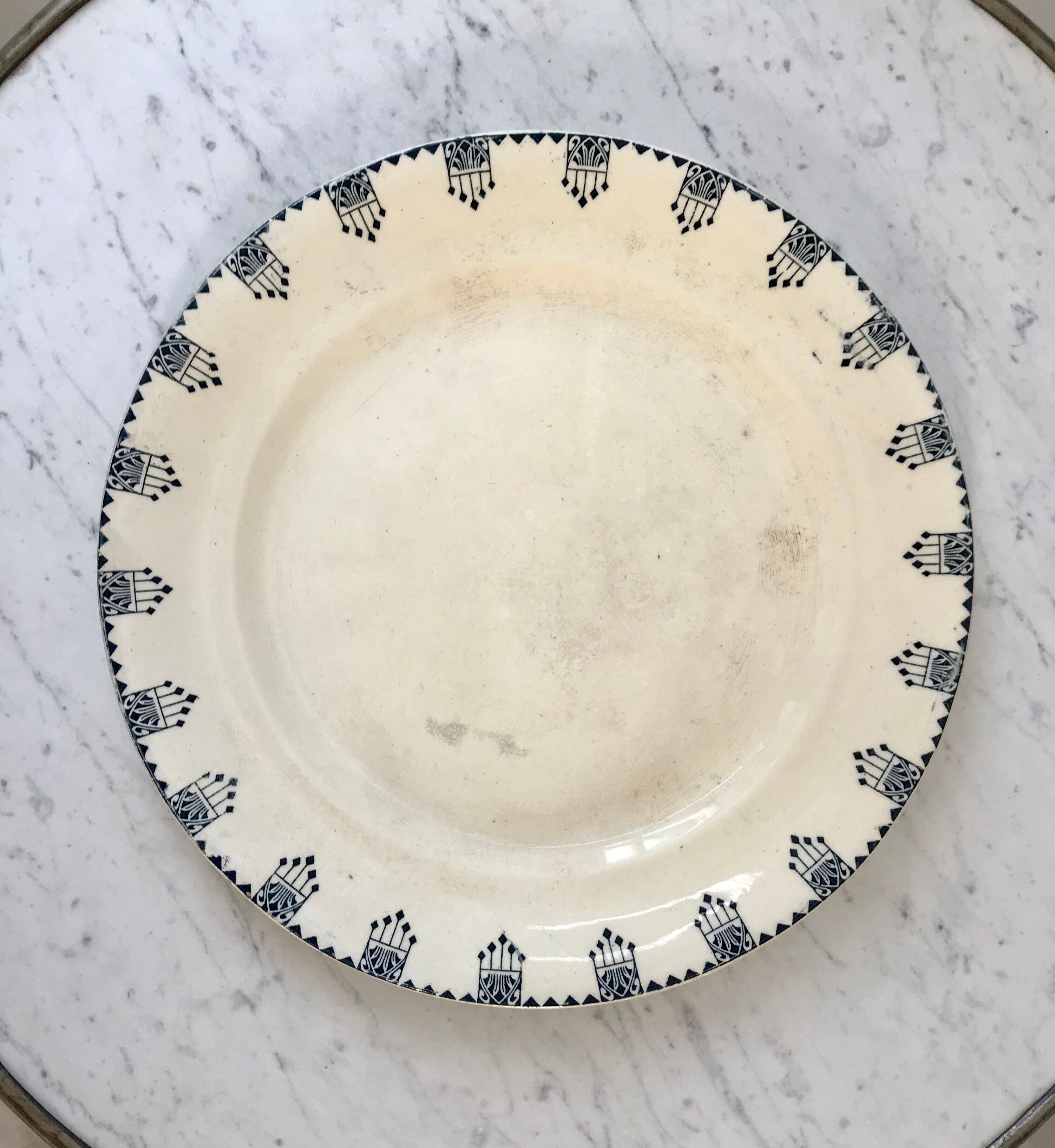 Plat rond Terre de Fer A&C modèle "Rotterdam" fin XIXème