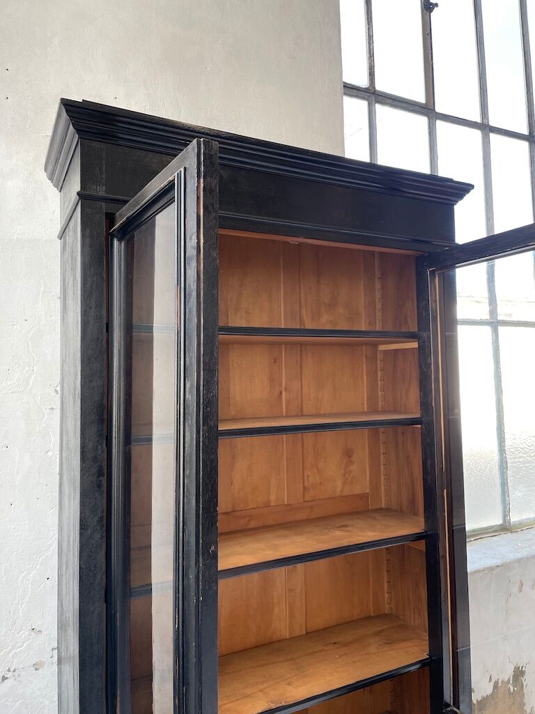 Napoleon 3 walnut window glass cabinet