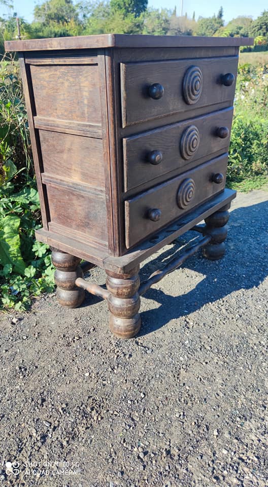 Oak chest of drawers circa 1940