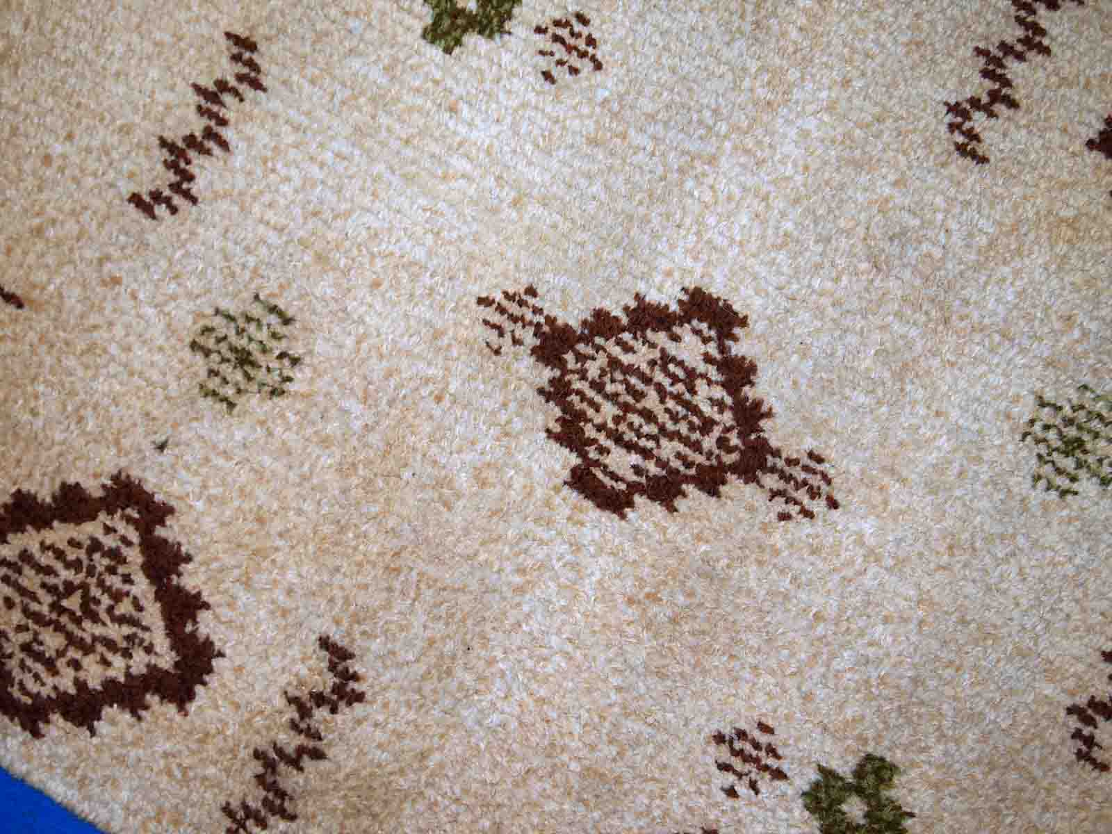 Vintage Moroccan carpet Berber rug style 2.3' x 4.7' (71cm x 145cm) 1970s, 1C758