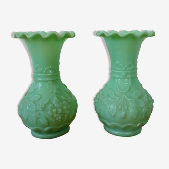 Paire de vases en opaline verte