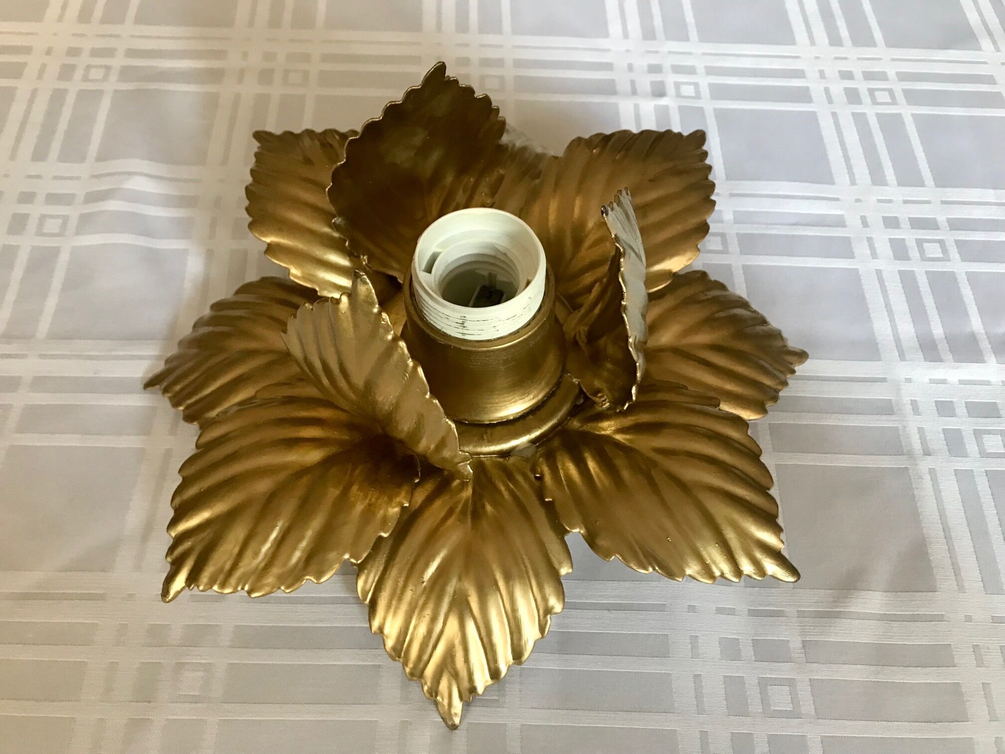 Golden flower wall lamp