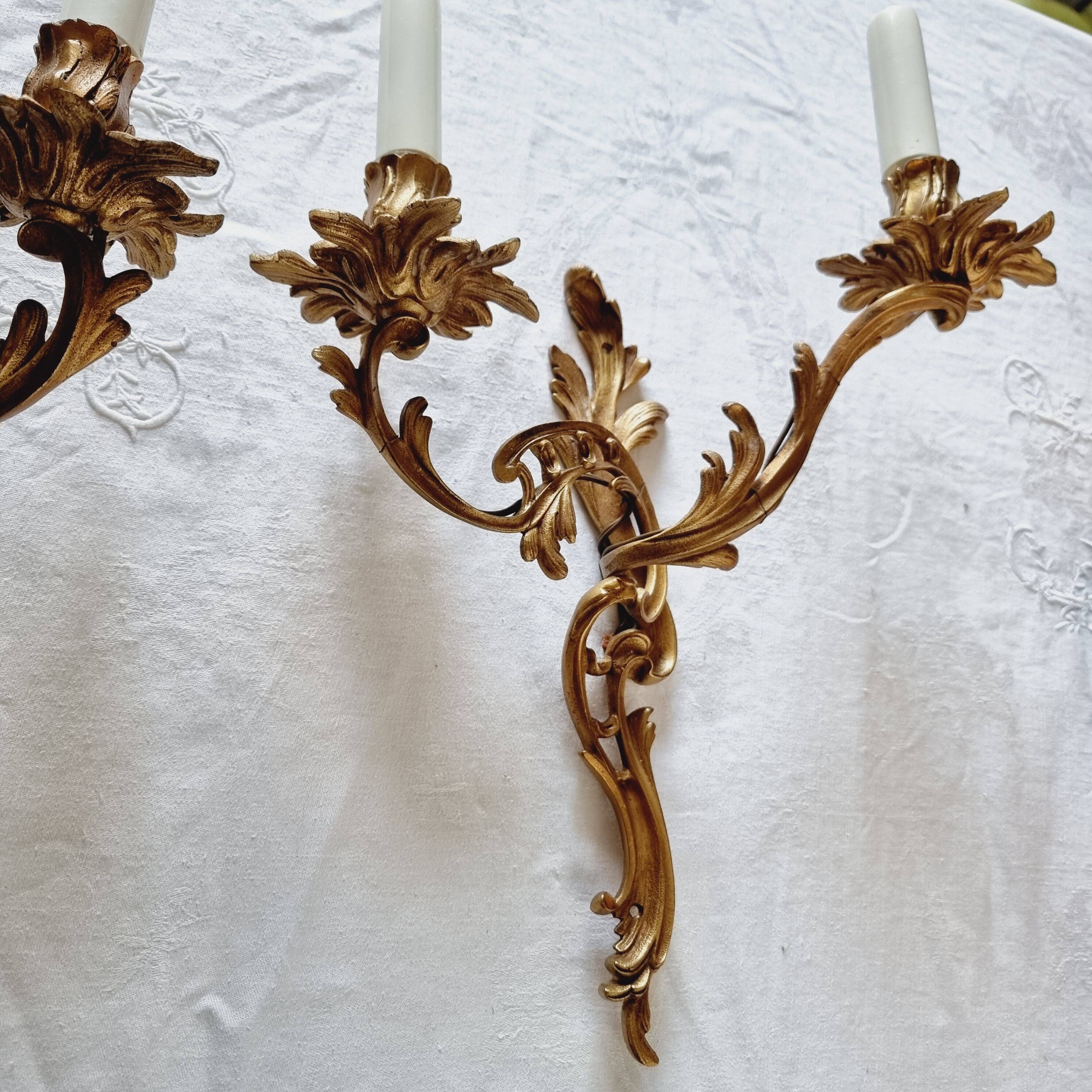 Pair of vintage French wall sconces in bronze, Louis XV Rococo style.