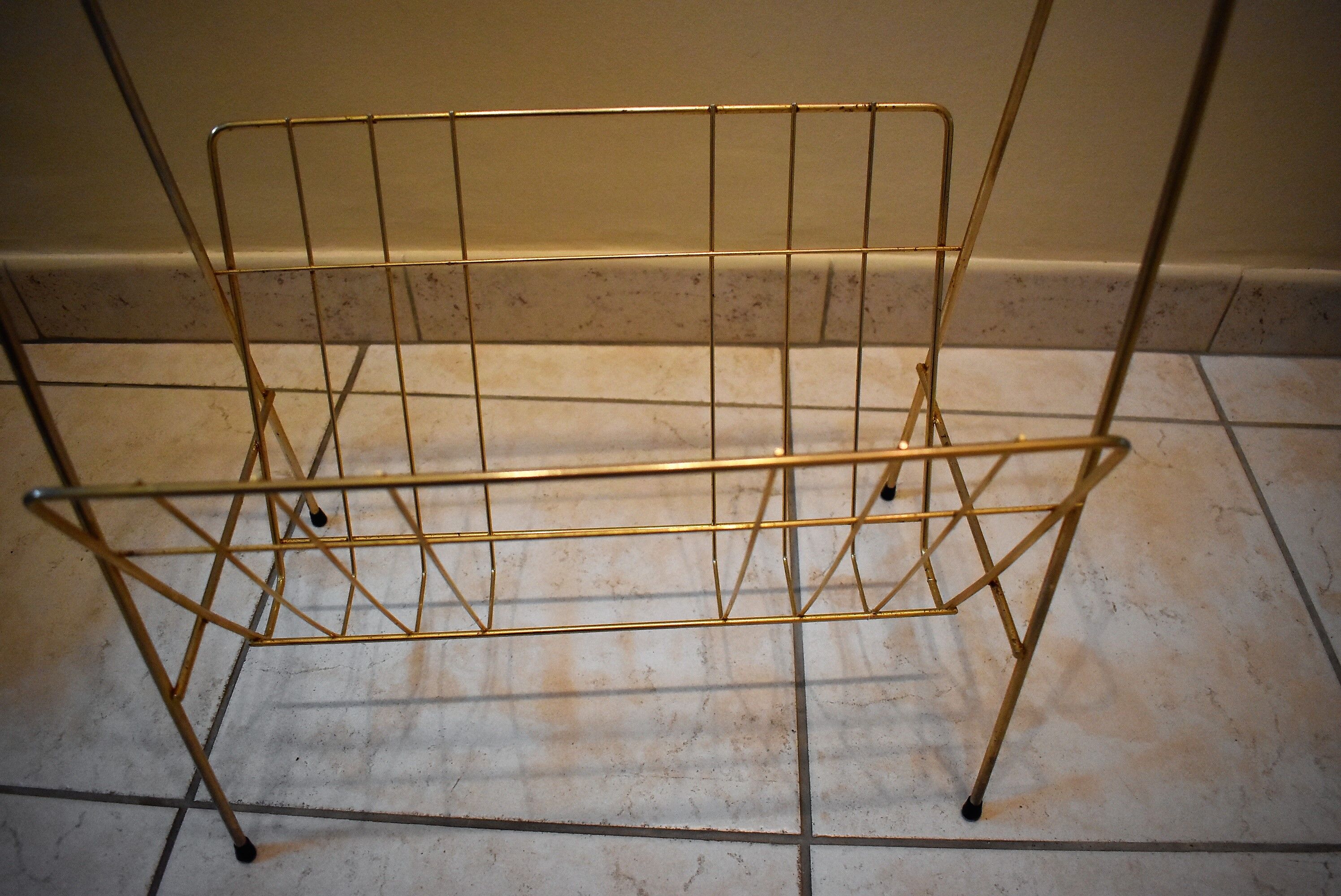 Magazine door with vintage Tablet