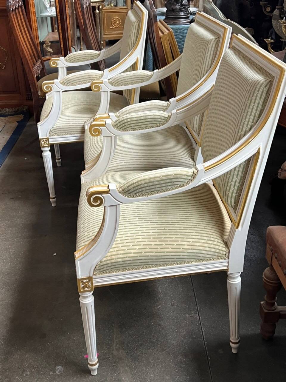 Classic Louis XVI armchairs. Solid wood.