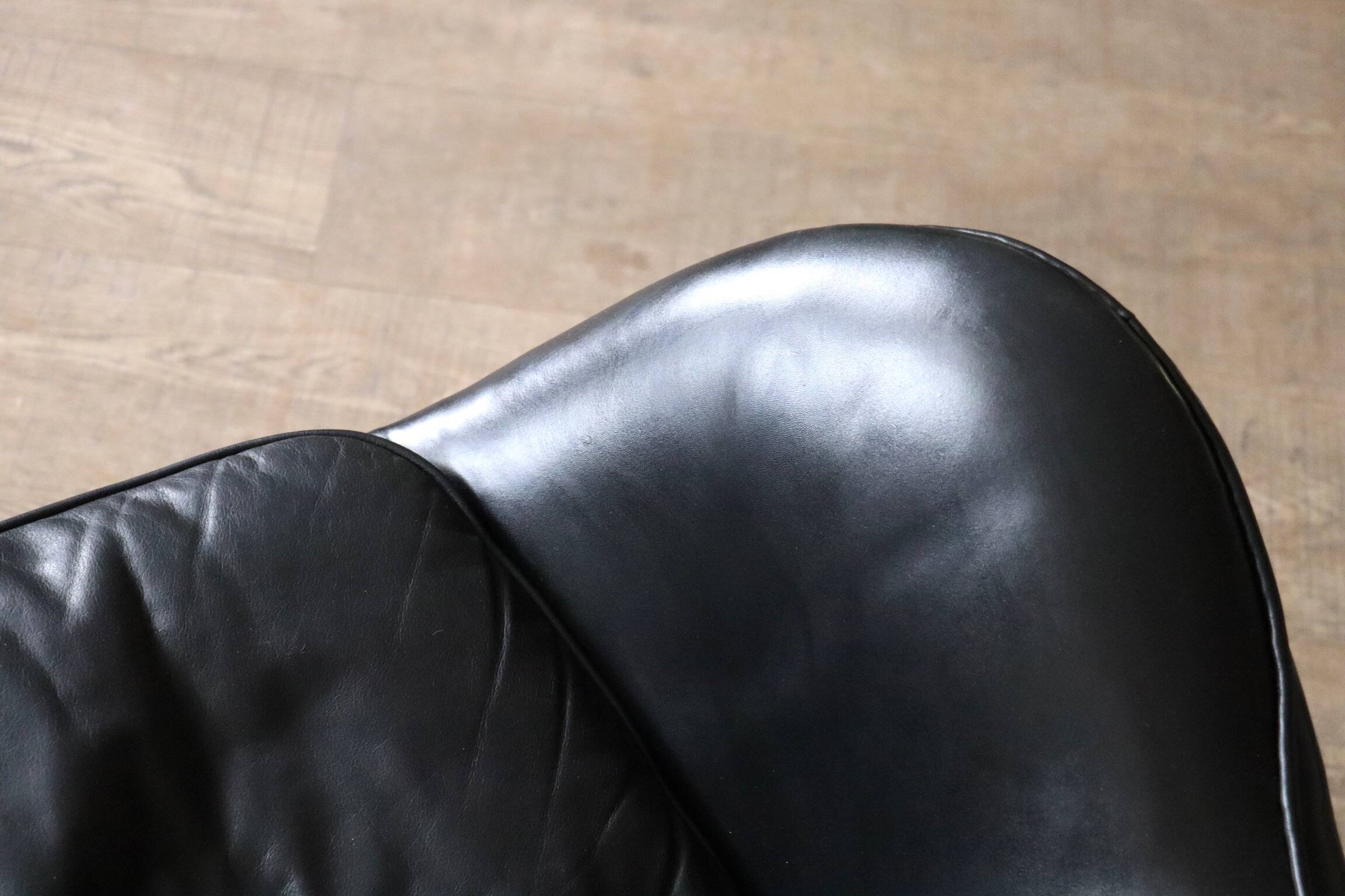 "Egg" armchair with ottoman, designed by Arne Jacobsen for Fritz Hansen, Denmark, 1963
