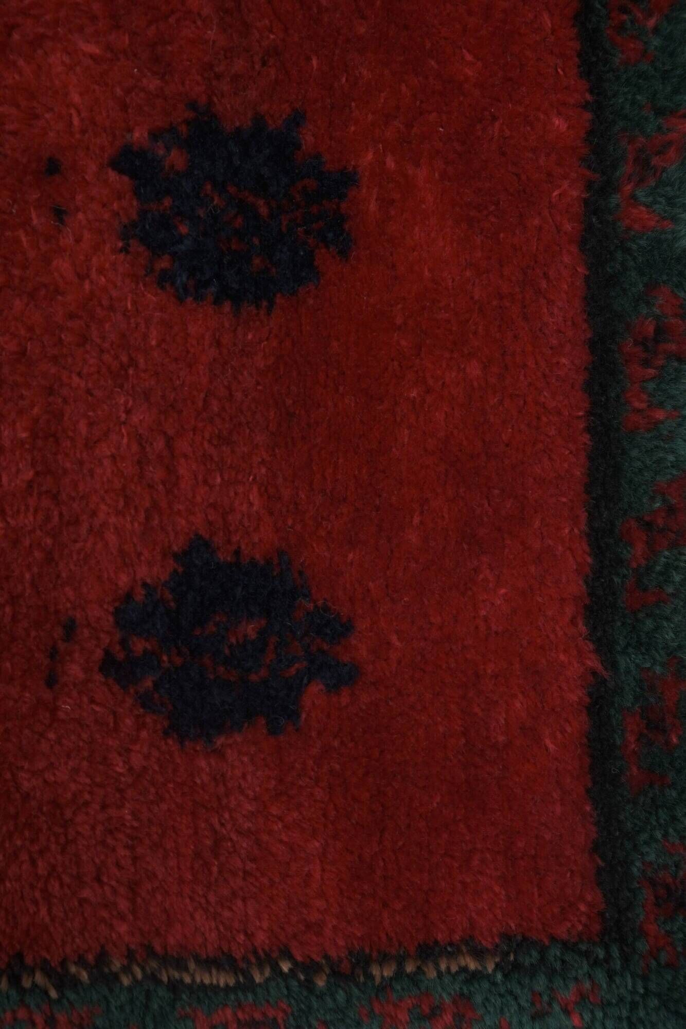 Vintage handmade Turkish rug 105x139 cm