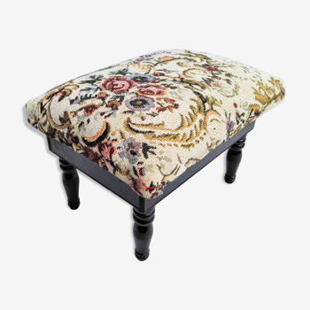 Wooden foot rest with its lid in vintage tapestry