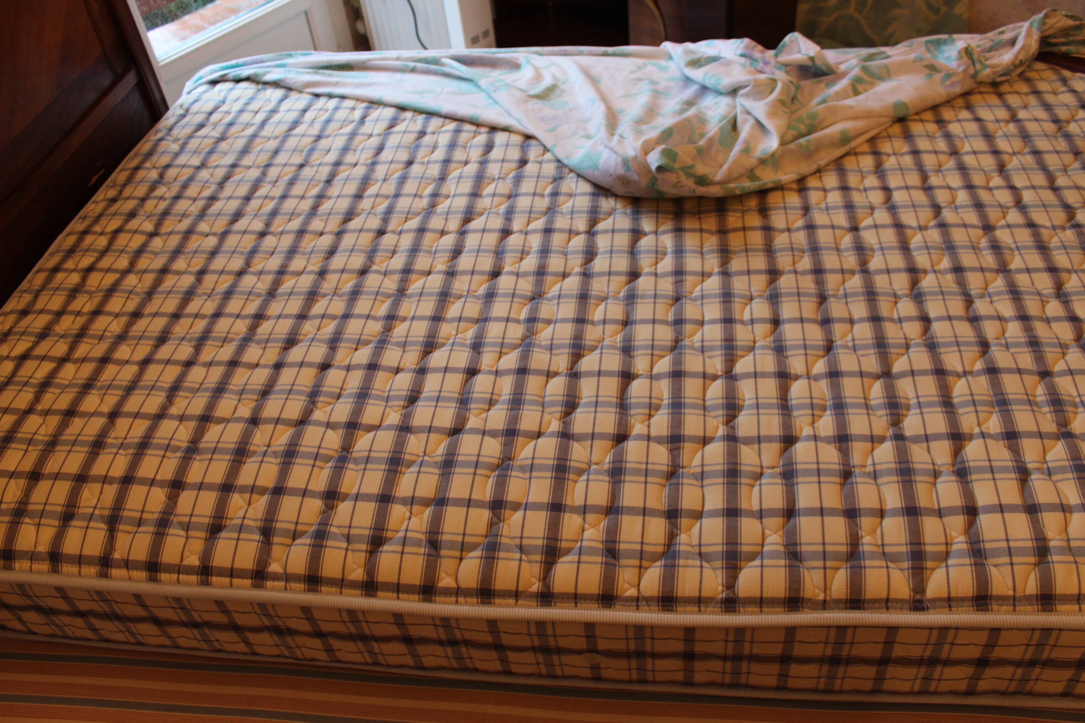 Walnut rocaille bed from the early 20th century.