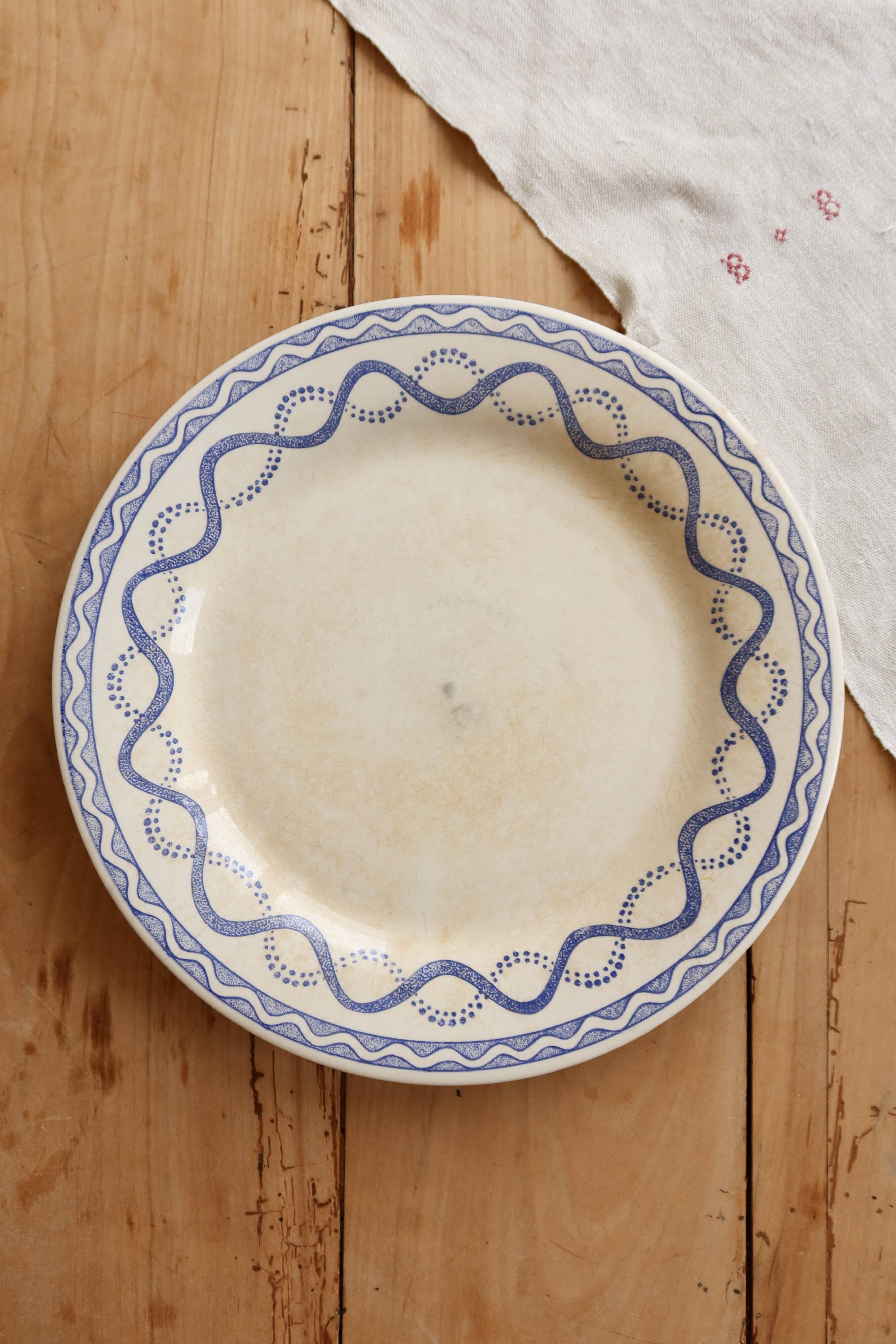 Old Gien Aurélie plate – Ivory earthenware with Lesage fabric pattern