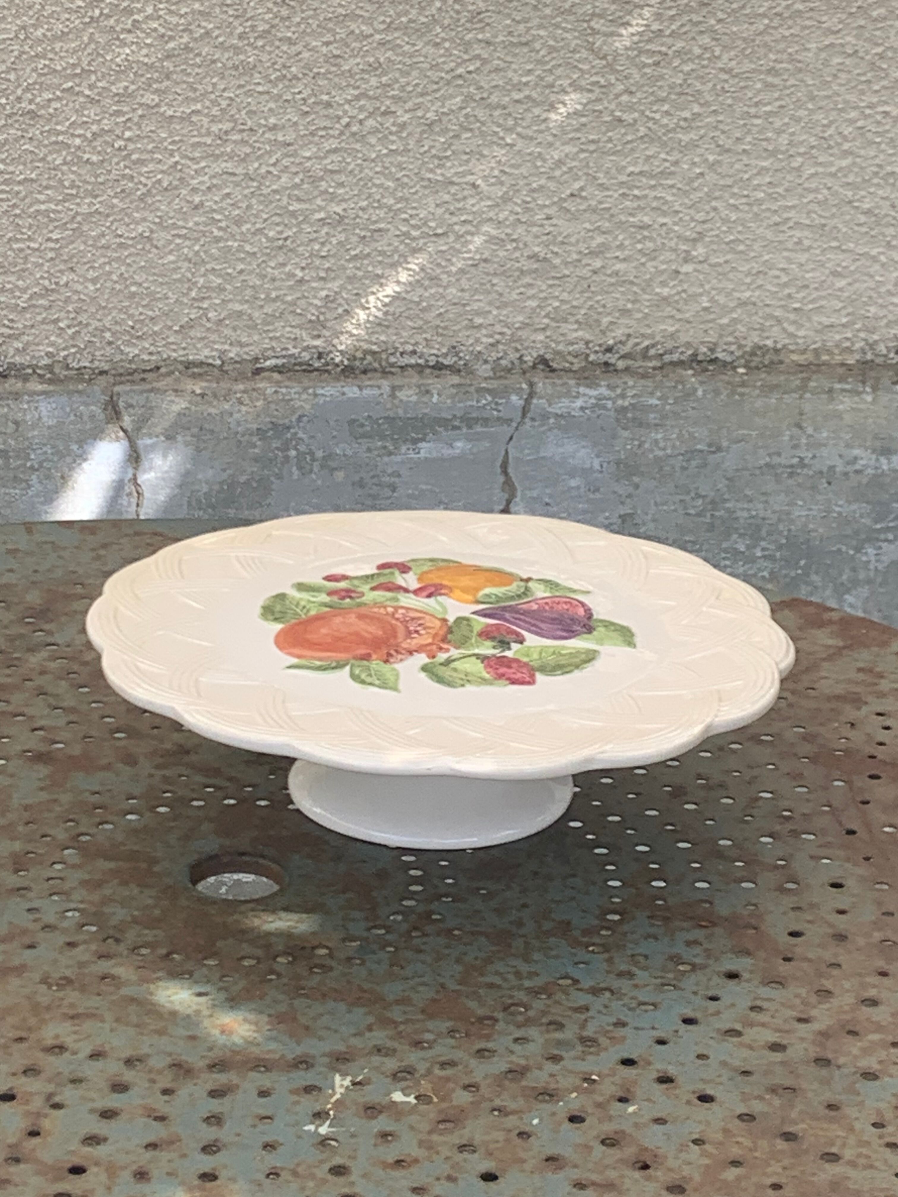 Cake dish in ceramic