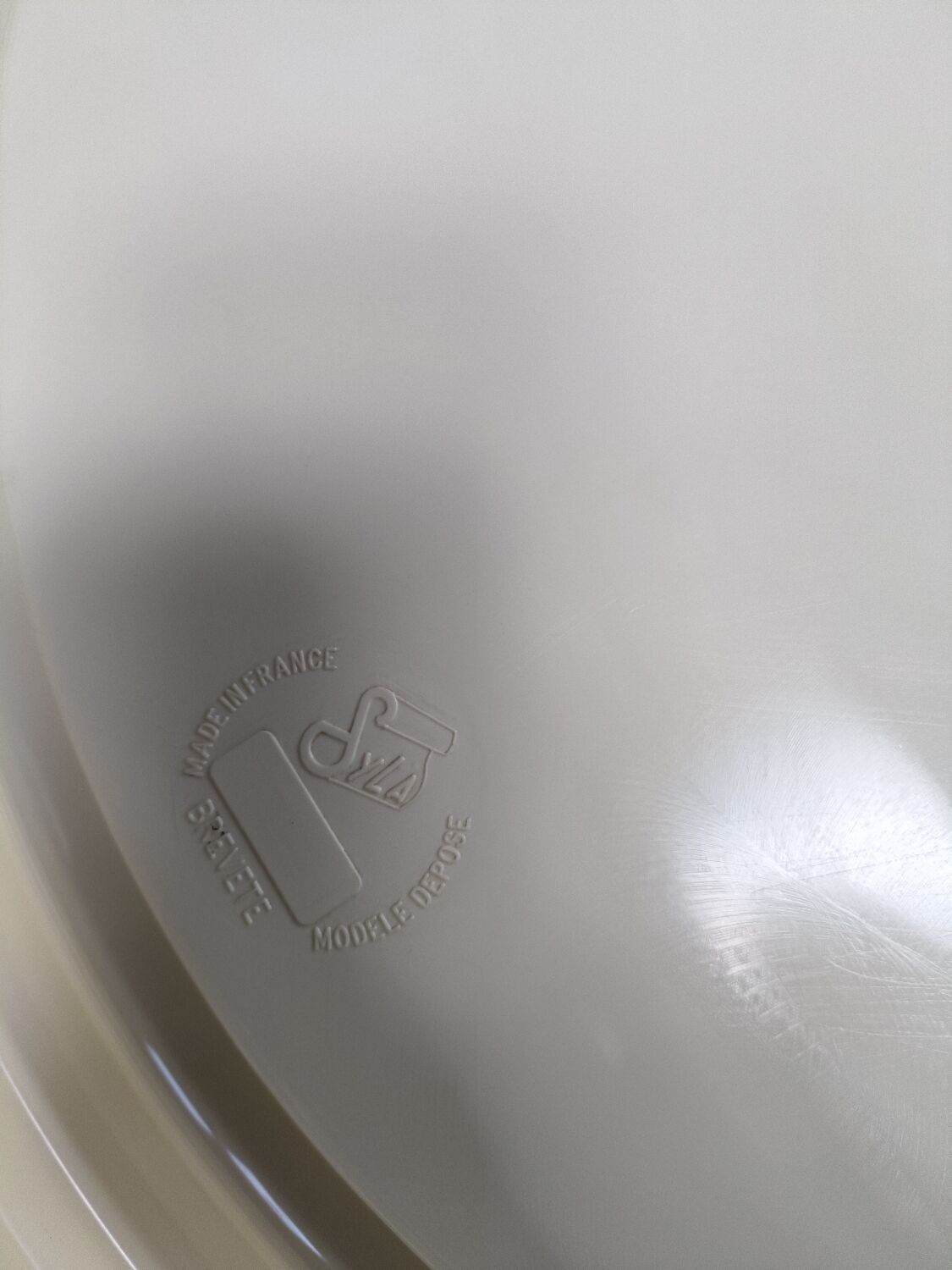 Round mirror in cream plastic, French house Syla, 70s
