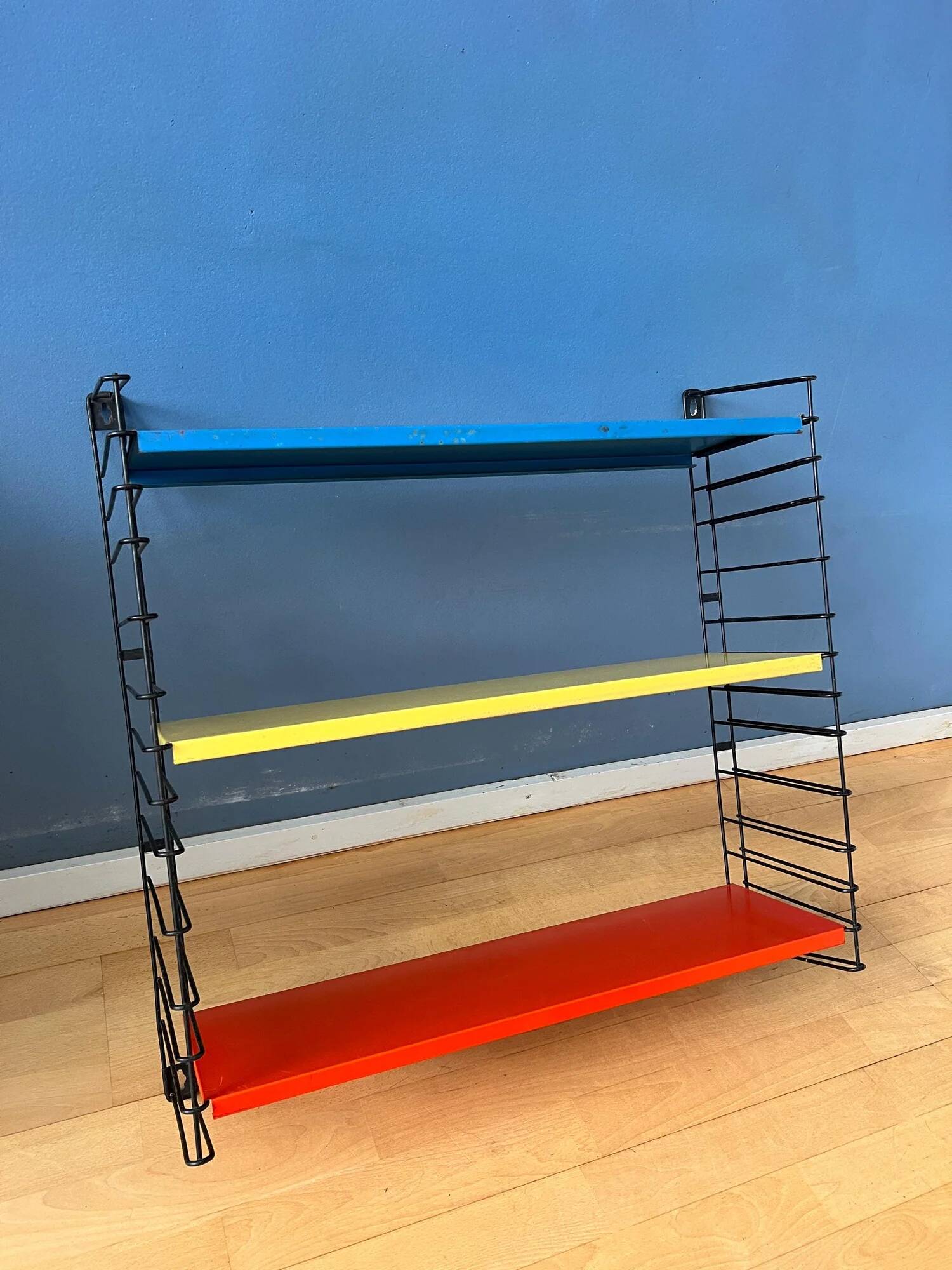 Tomado modular wall system - shelves - rack - unit in blue, yellow and red