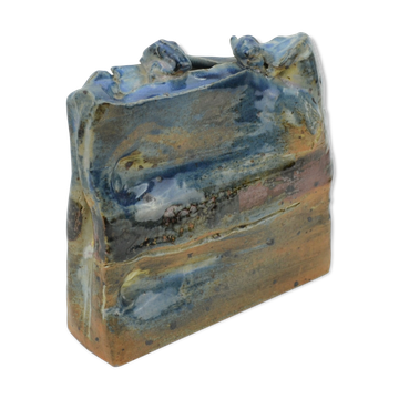 Sandstone vase by Vicente Vigreyos