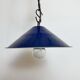 Lampe suspendue industrielle en émail bleu britannique, années 1950
