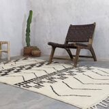 Moroccan Berber wool rug 252 x 139 cm