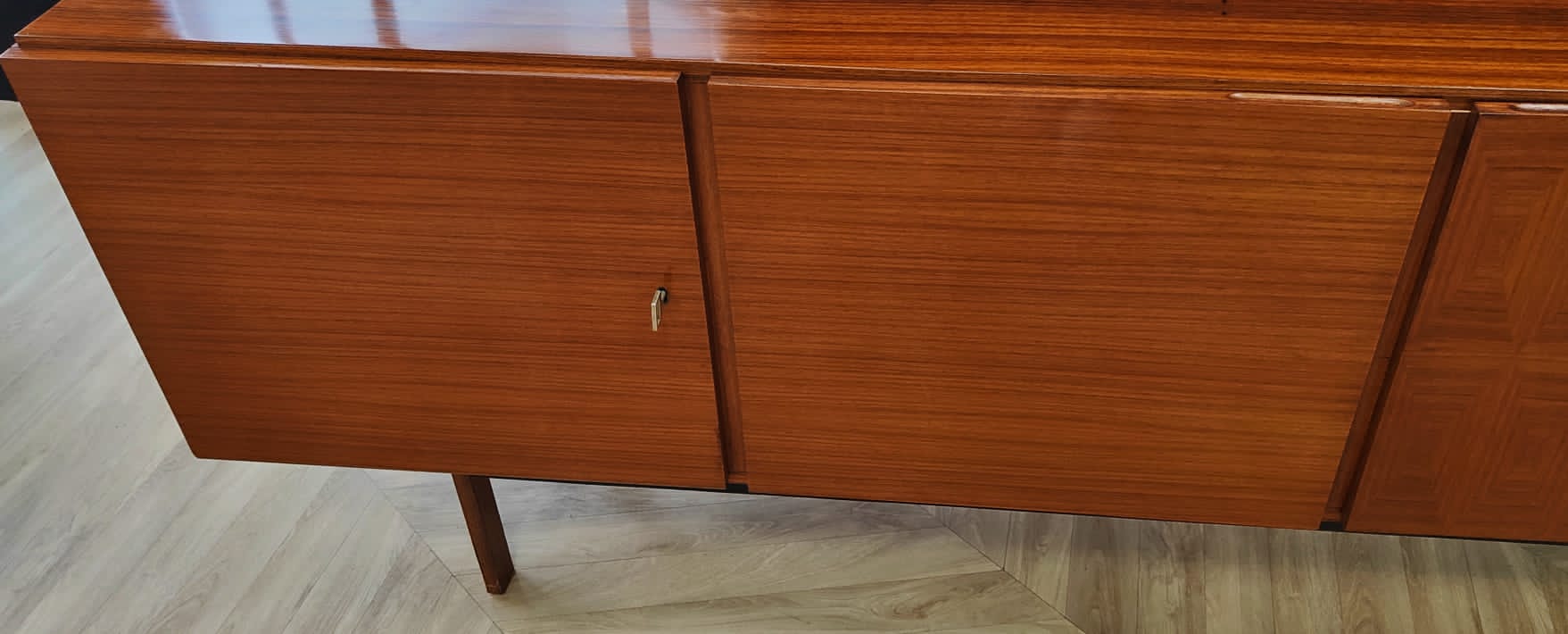 Enfilade Mid Century