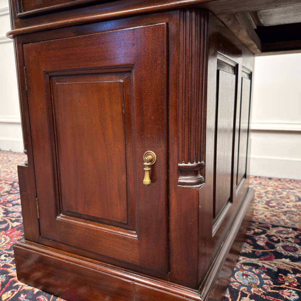 Bureau classique anglais avec cuir vert