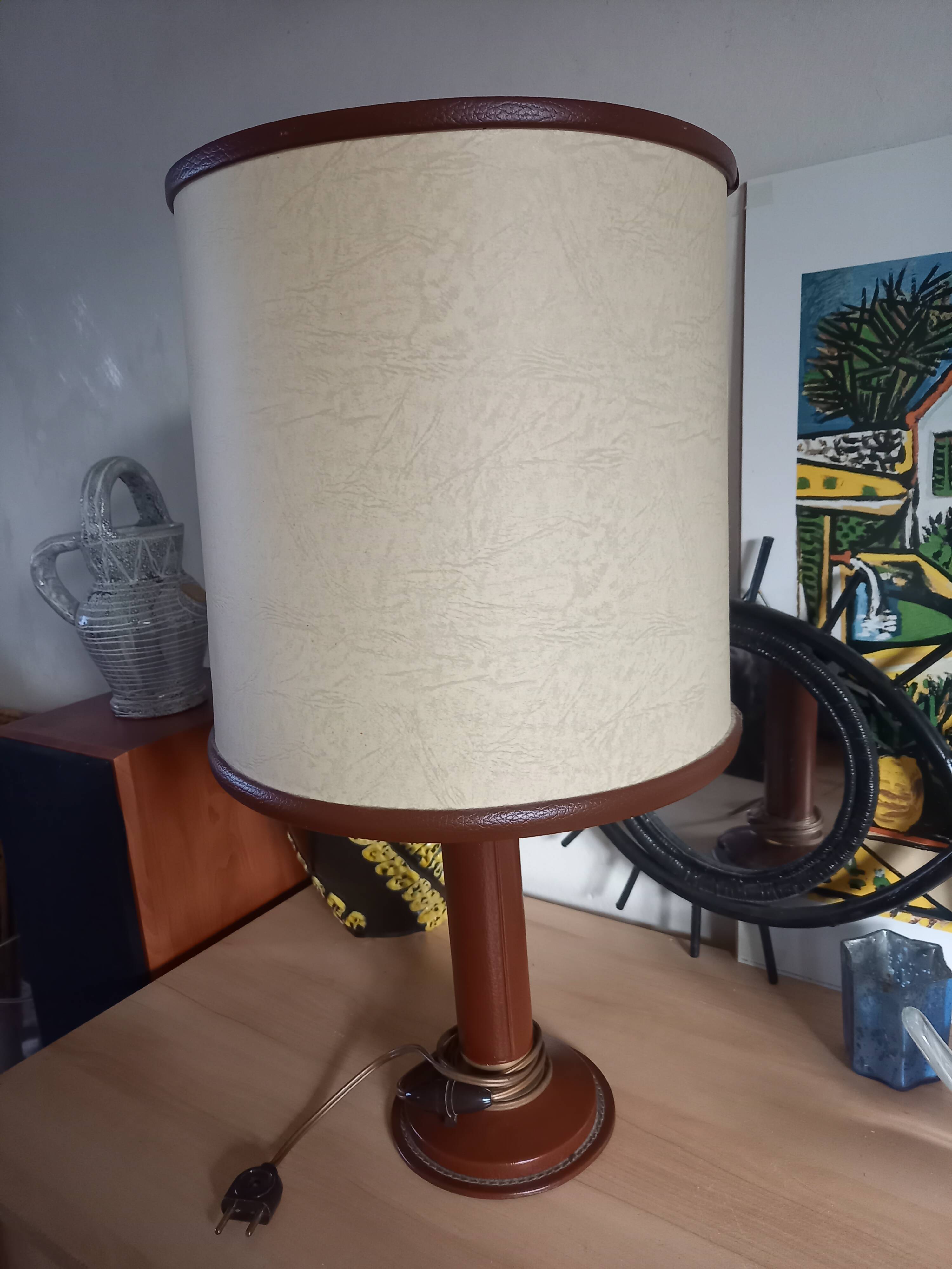 Le Tanneur vintage grained leather lamp