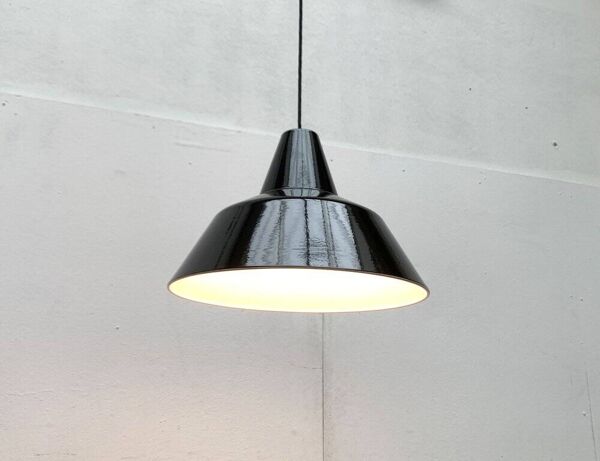 Suspension danoise Mid-Century en émail pour Louis Poulsen, années 1960