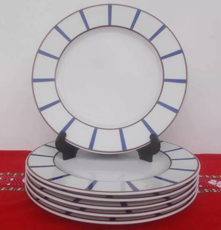 6 Basque blue and red porcelain flat plates