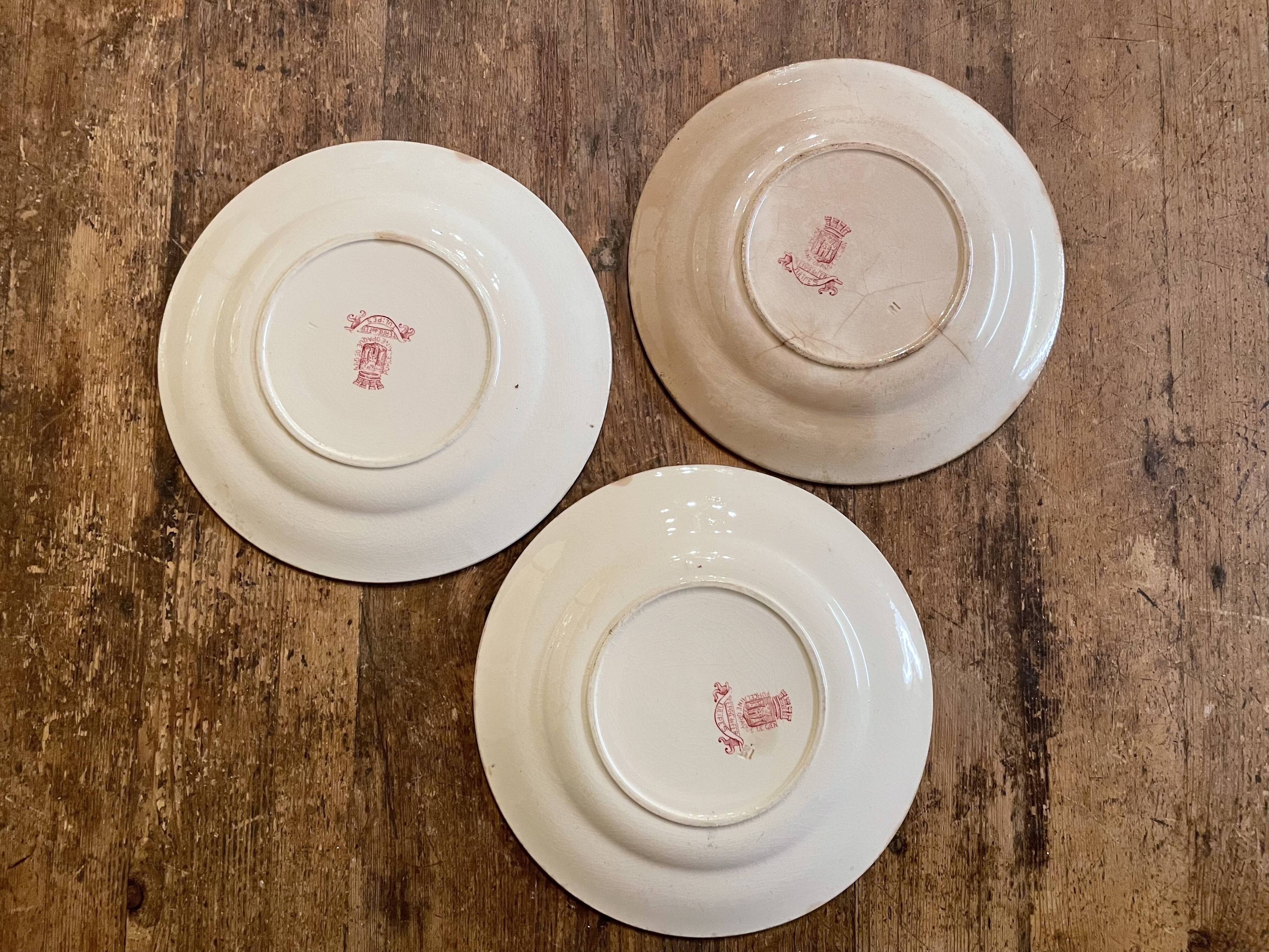 3 plates Terre de Fer Gien model "Tulips"