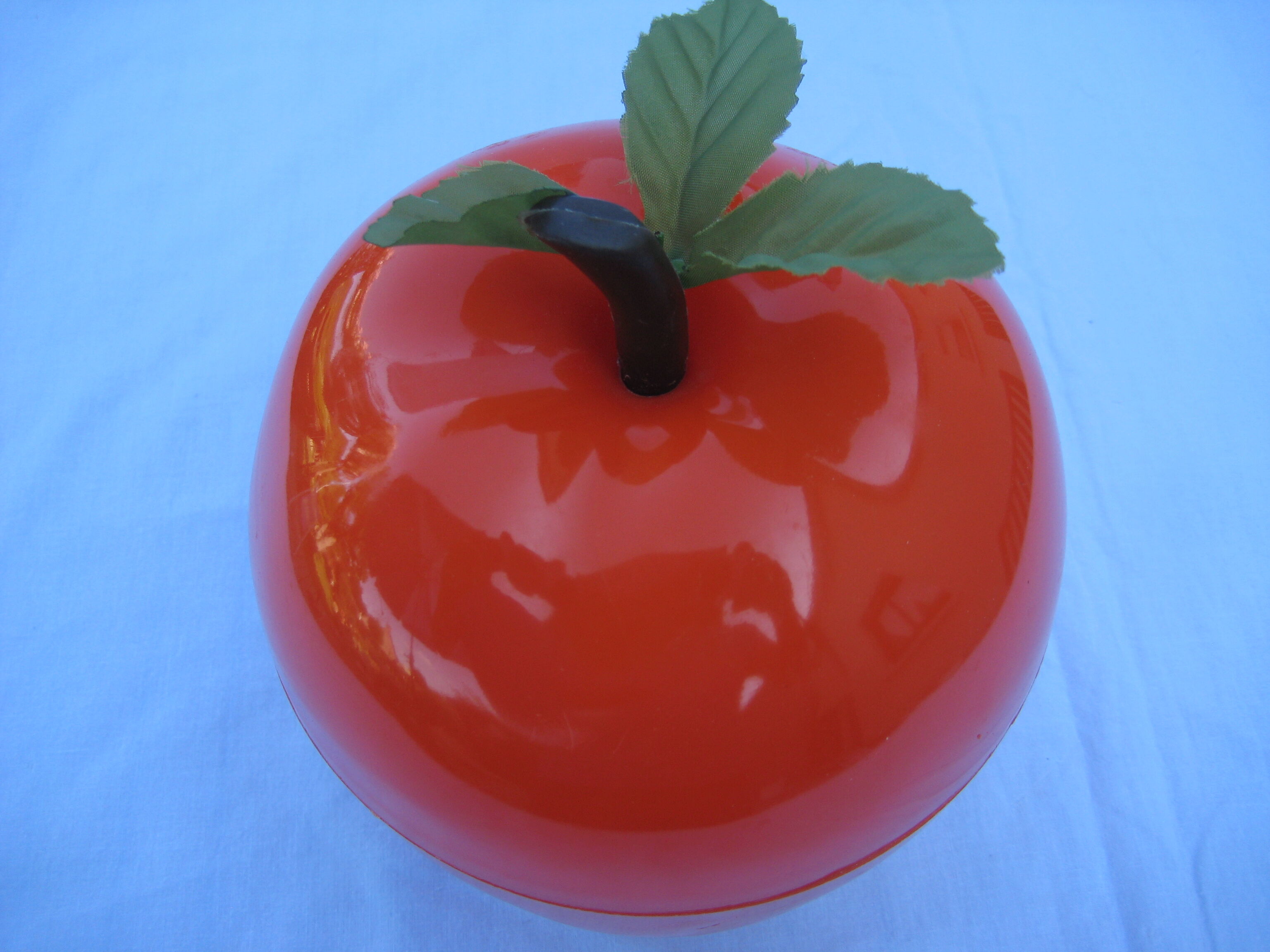 Vintage plastic apple ice bucket