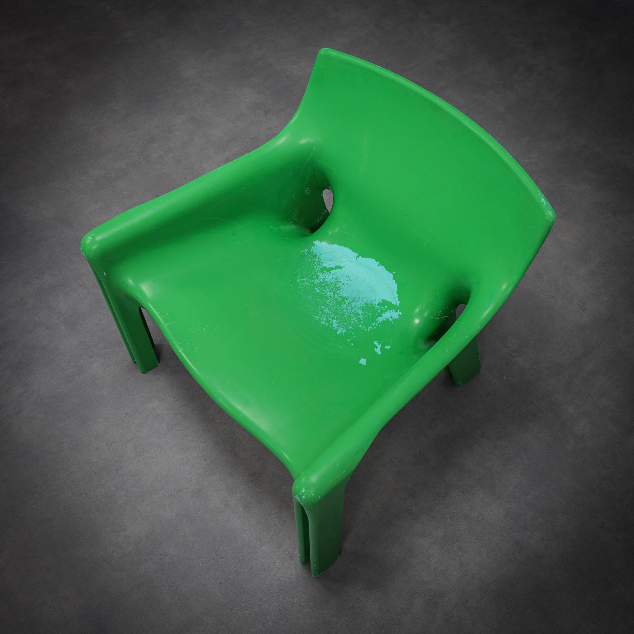 Pair of Vicario armchairs by Vico Magistretti for Artemide, Italy, 1970s.