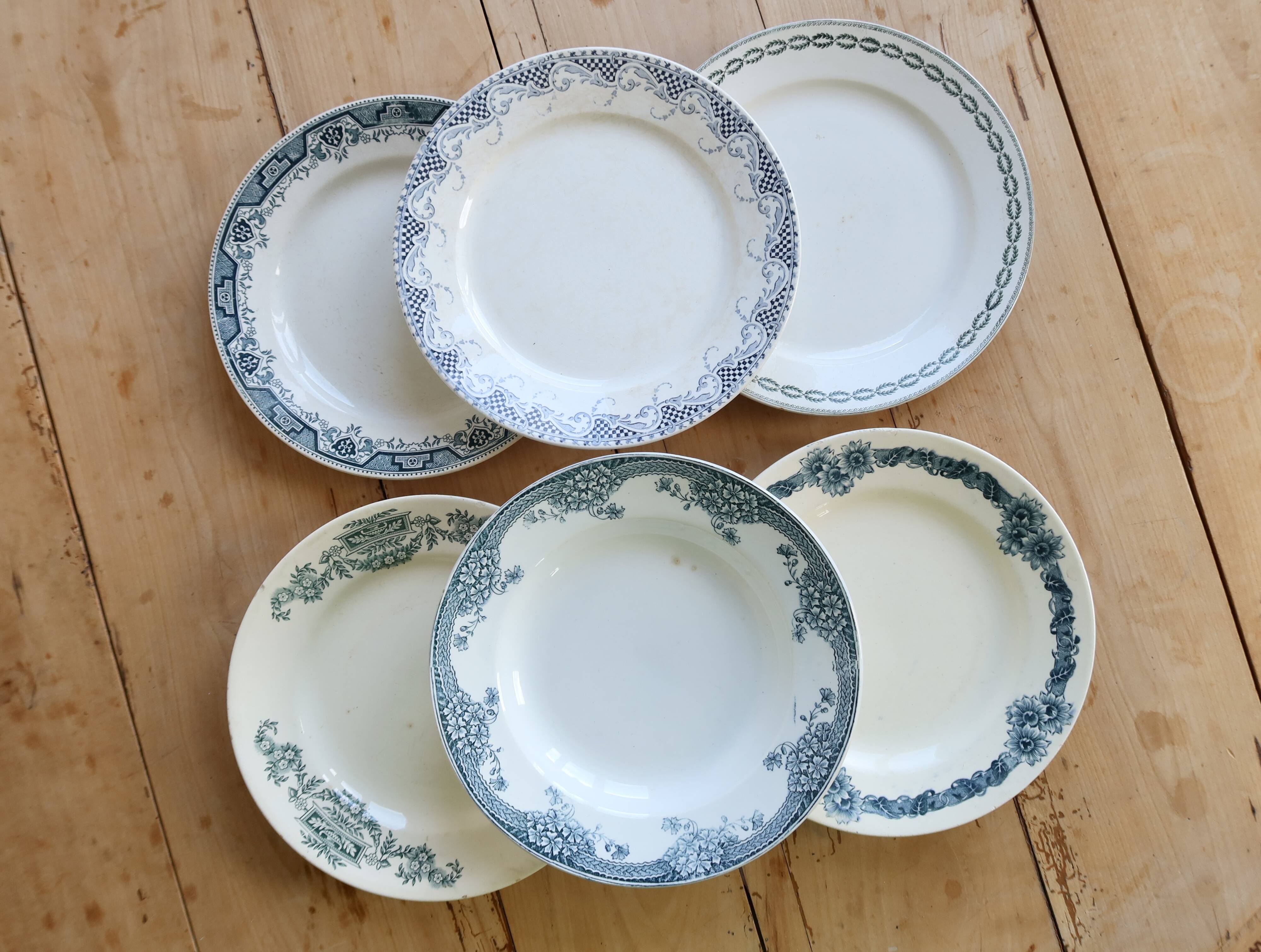 Assiettes plates vintage dépareillées terre de fer - Décor bleu / vert