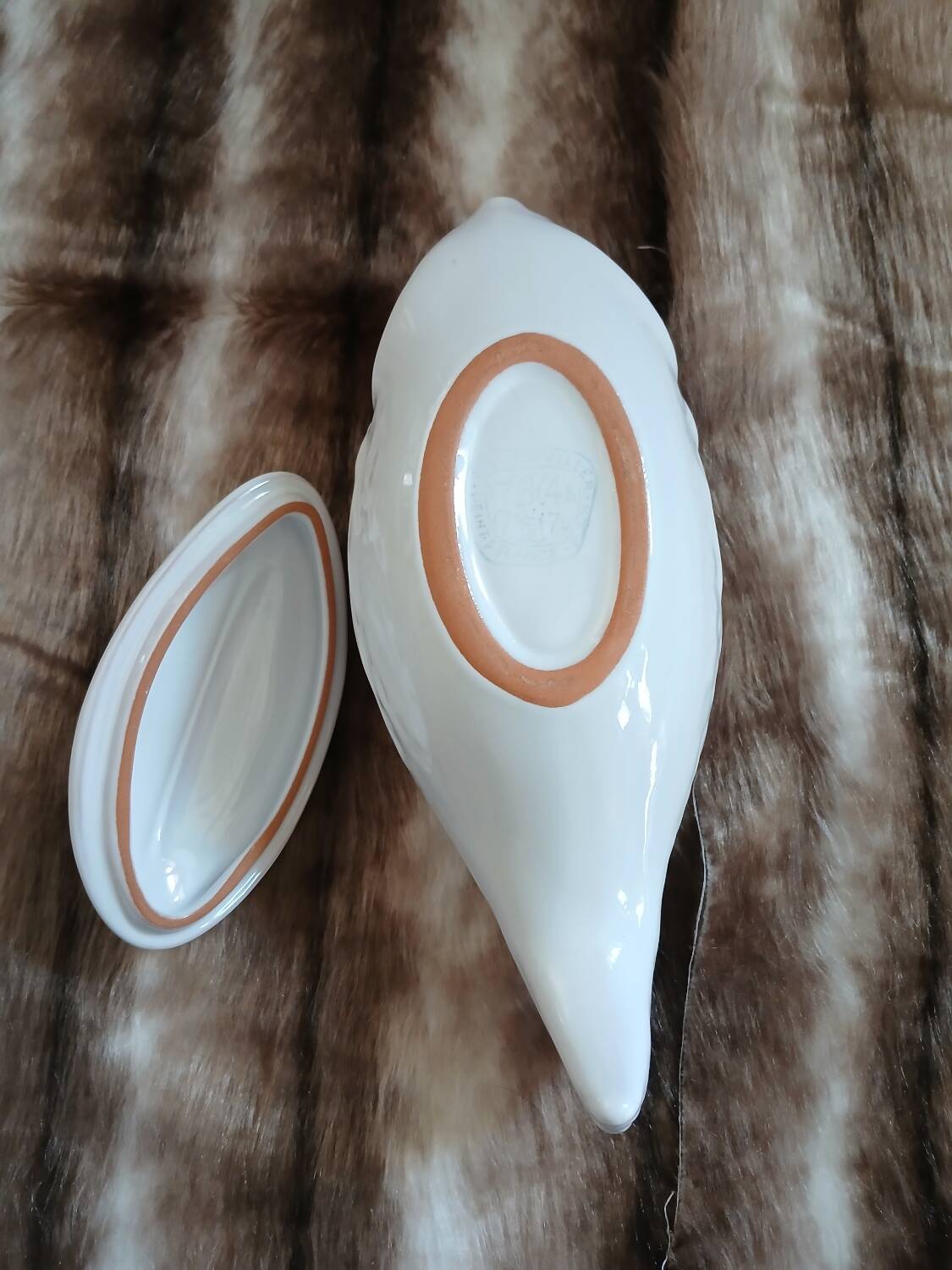 12 flat plates in earthenware/fish