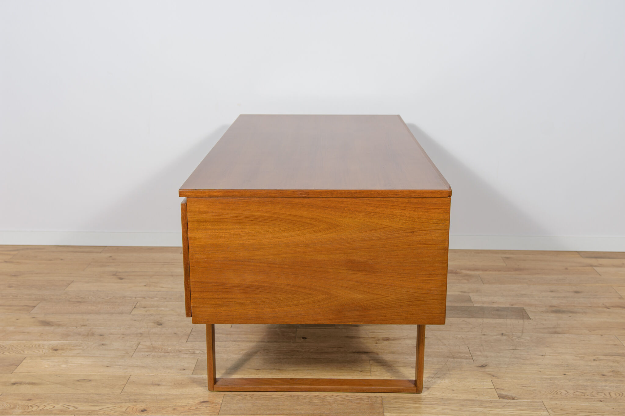 Mid-Century Teak Freestanding Desk by Torben Valeur & Henning Jensen for Dyrlund, Denmark, 1960s