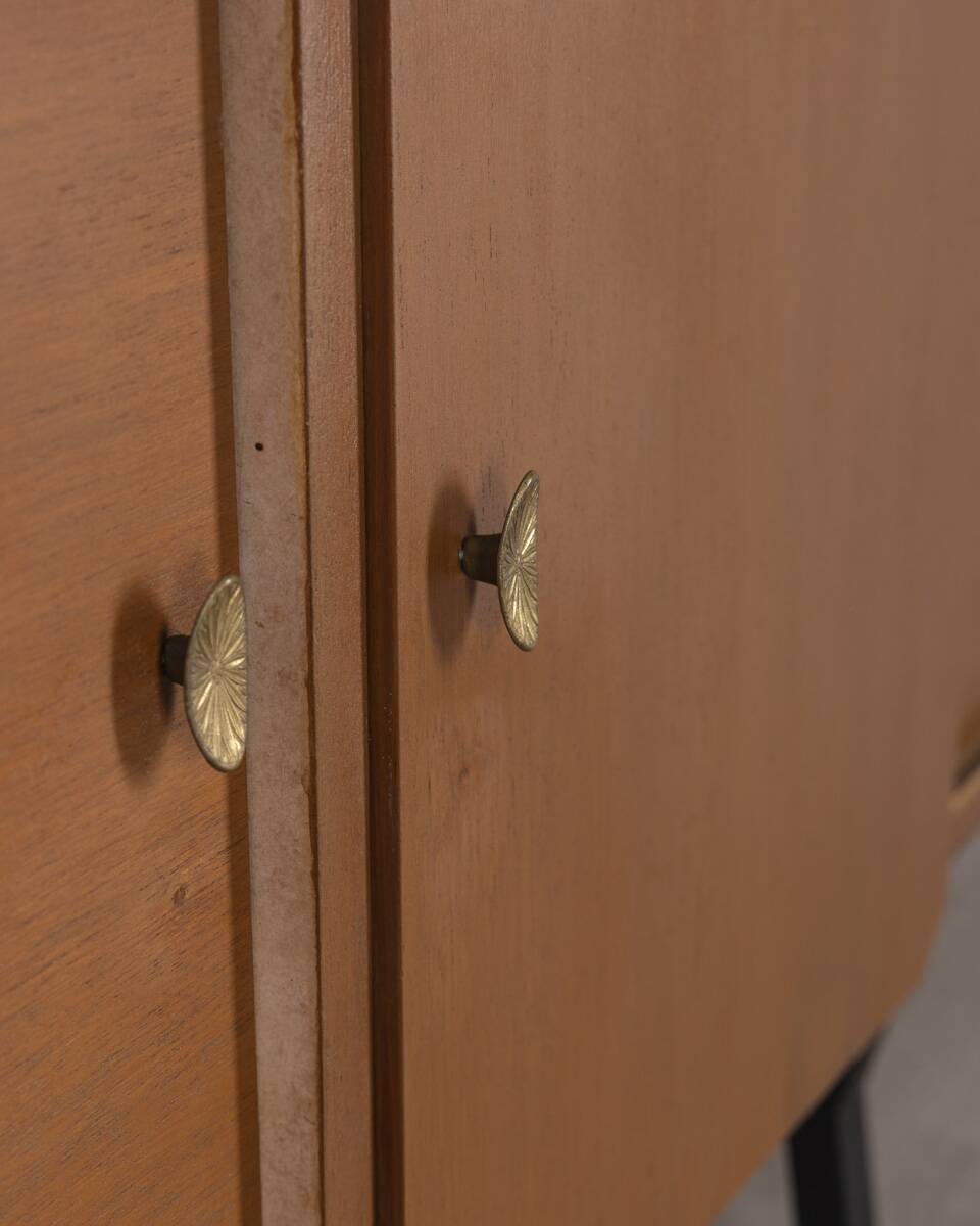 LARGE VINTAGE SIDEBOARD FROM THE 1960S IN TEAK AND BRASS, ITALIAN DESIGN