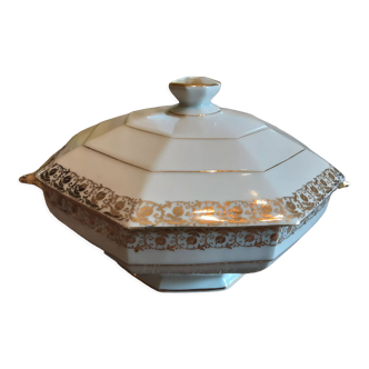 Old tureen and its M&S lid