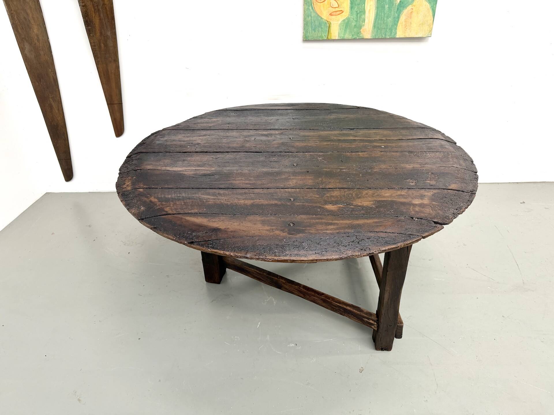 Round table in popular oak, circa 1880.