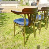 16 Chaises Bistro avec des pieds metal