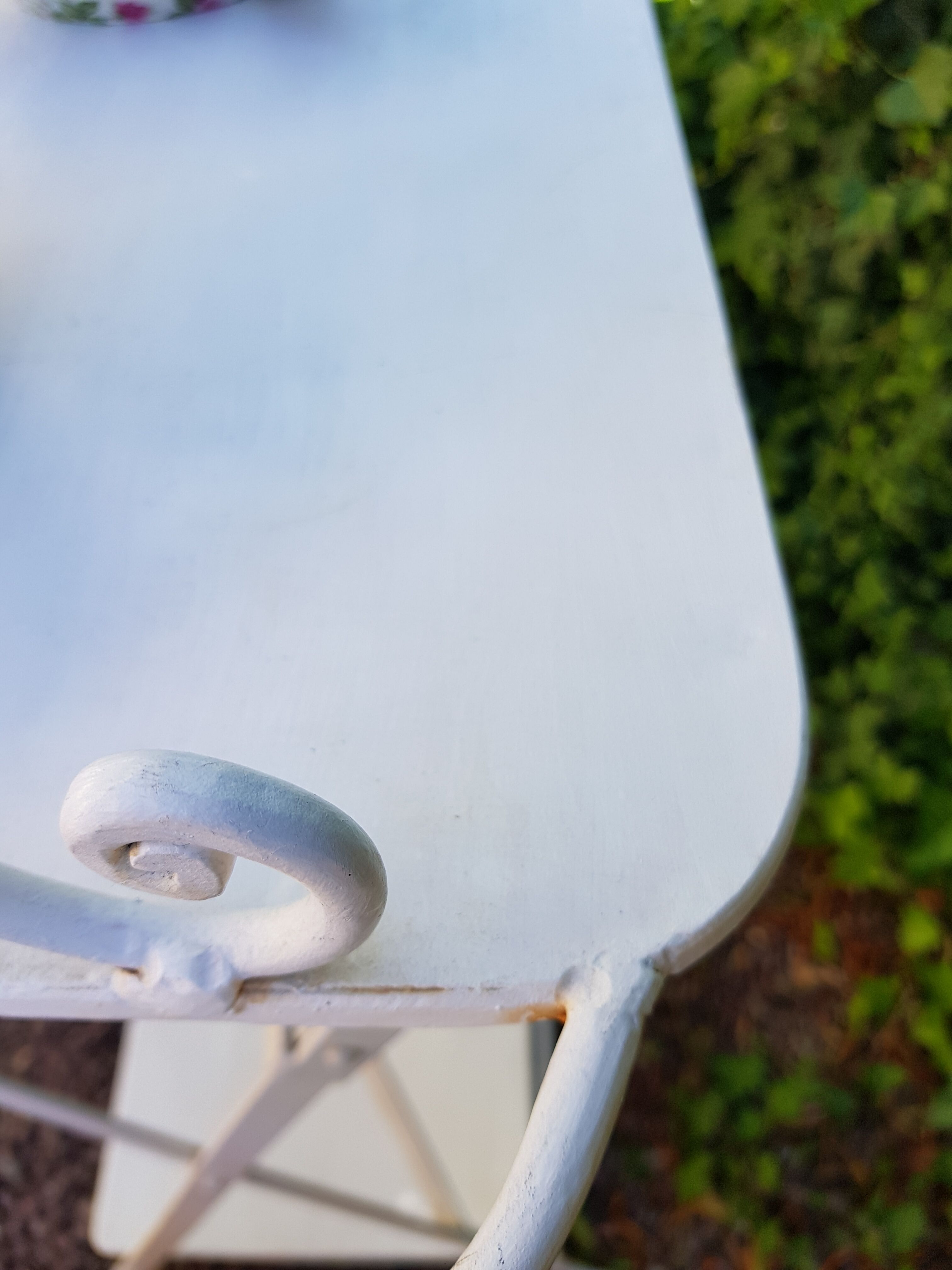 Service  table white wrought iron