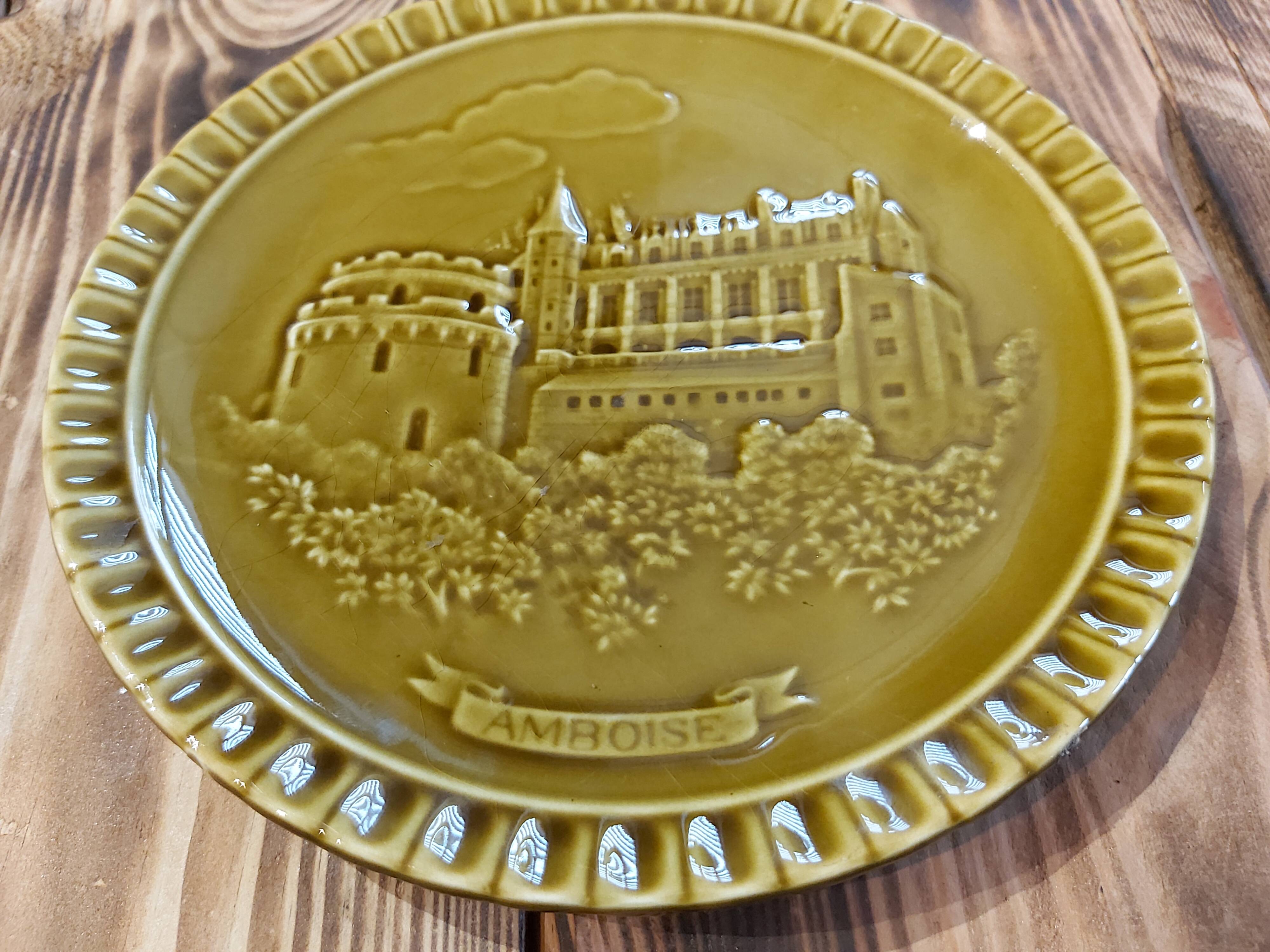 Faience plate of Gien castle of Amboise