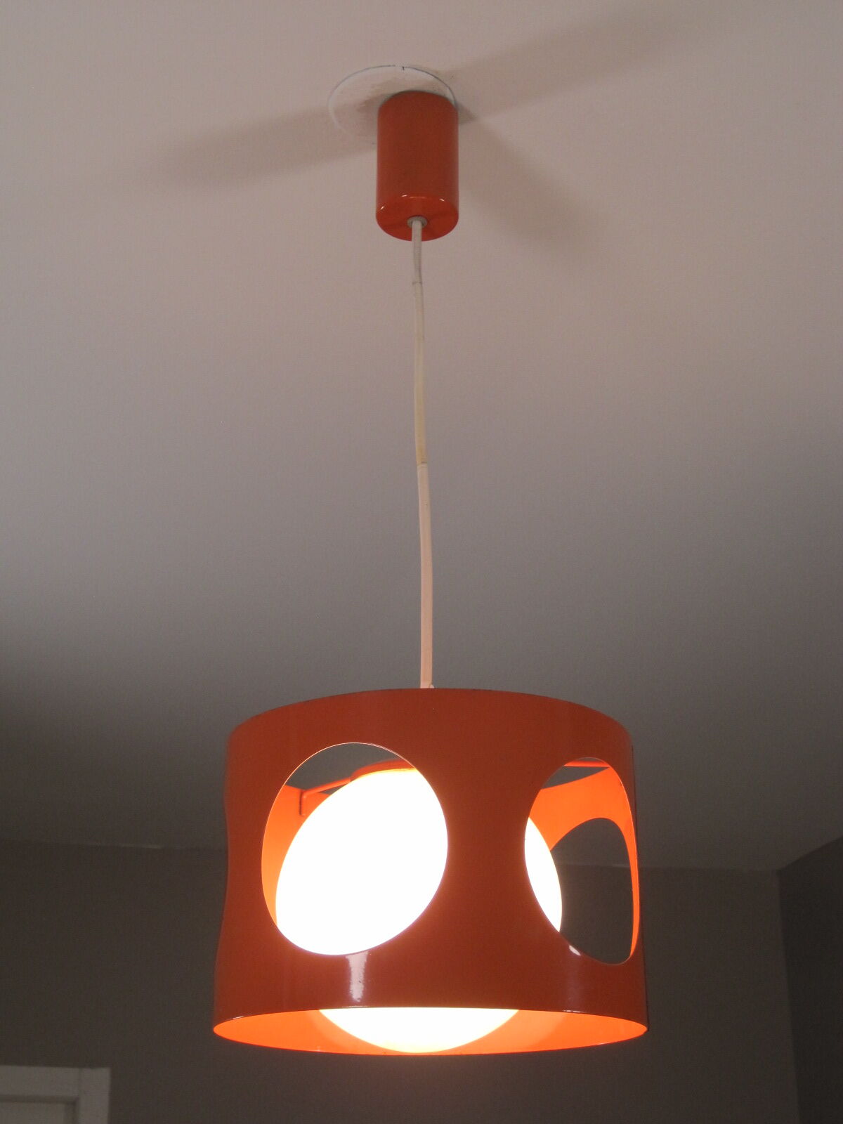 Suspension ball space age seventies in openwork metal orange laca circa 1970