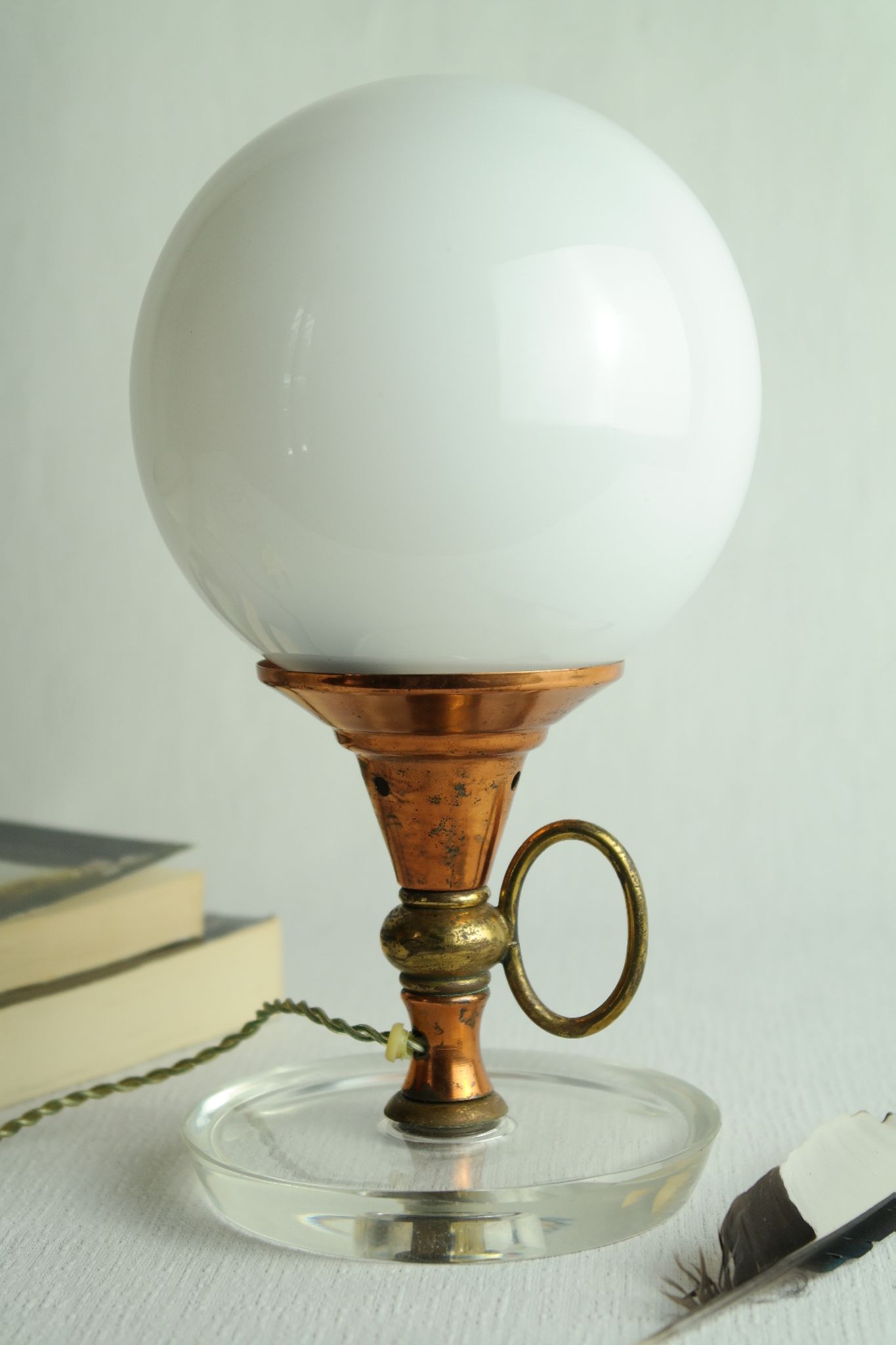 Lampe globe verre cuivre et laiton vintage